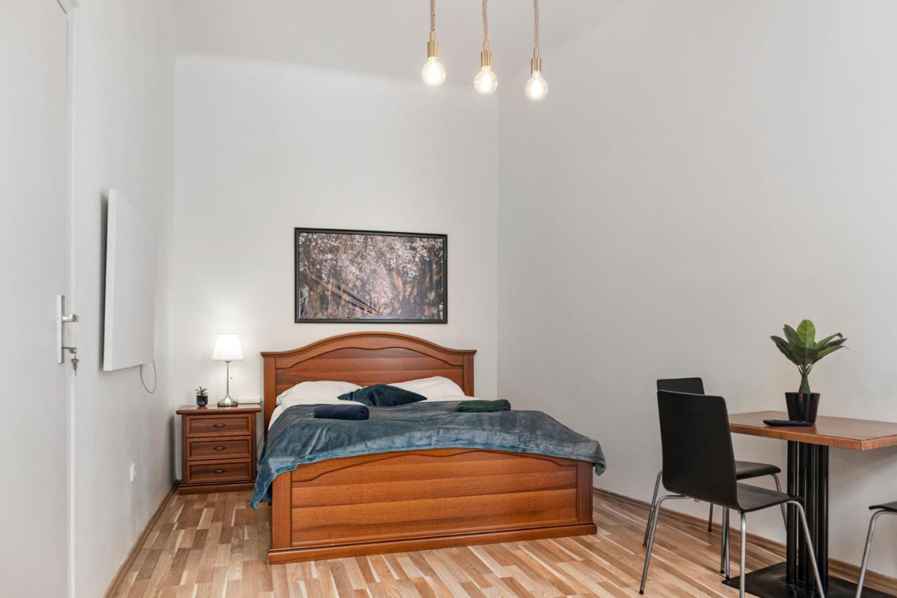 Budget & Friendly 1br Well Connected *